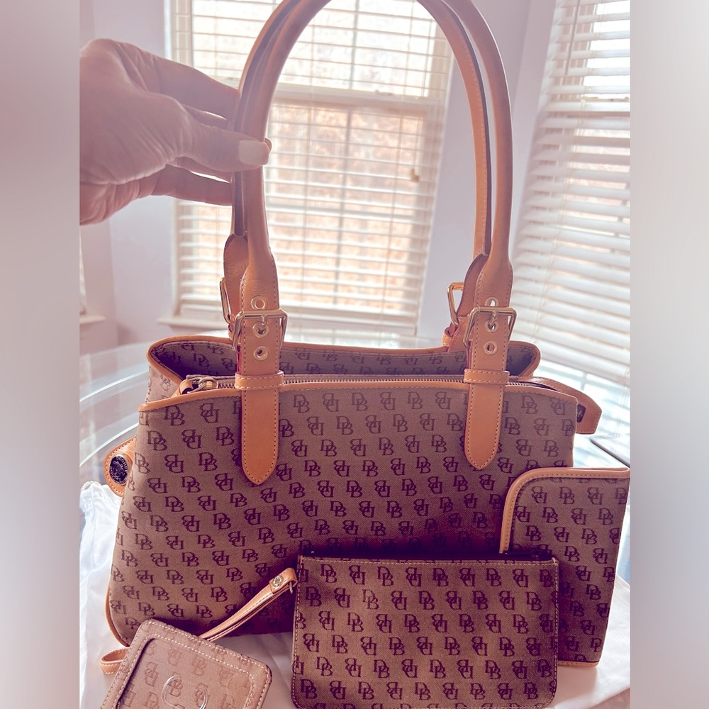 VINTAGE DOONEY & BOURKE SIGNATURE PRINT SATCHEL SET. WINTER PRICE DROP!